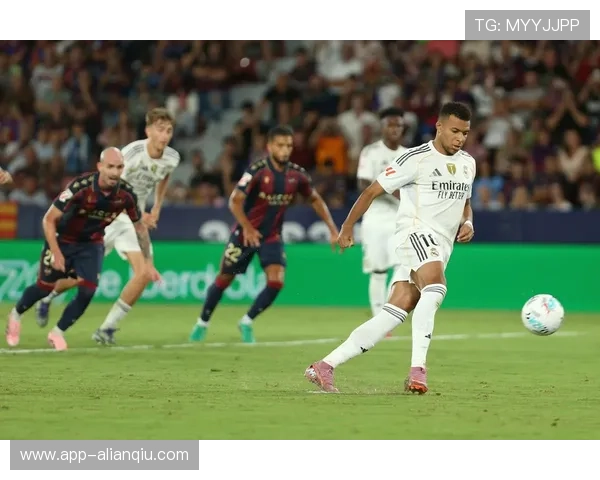 利用皇家足球网的手机端应用随时随地关注你喜爱的足球赛事